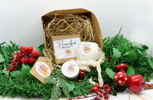 Load image into Gallery viewer, Scalloped Edge Gift Set