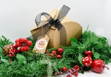 Load image into Gallery viewer, Scalloped Edge Gift Set